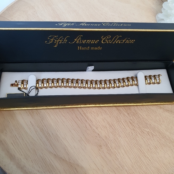 "Interlude" Gold Fifth Avenue Collection Bracelet - Picture 7 of 10